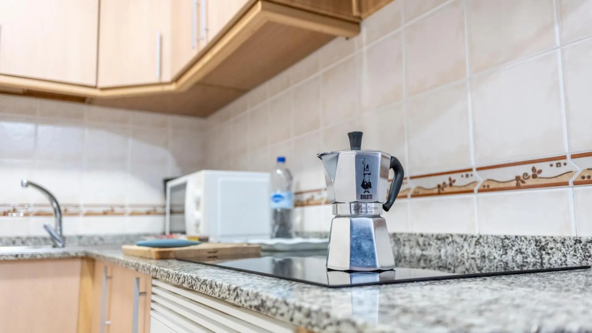 Yesenia Vv Airport Apartment El Matorral 0*,  Spain