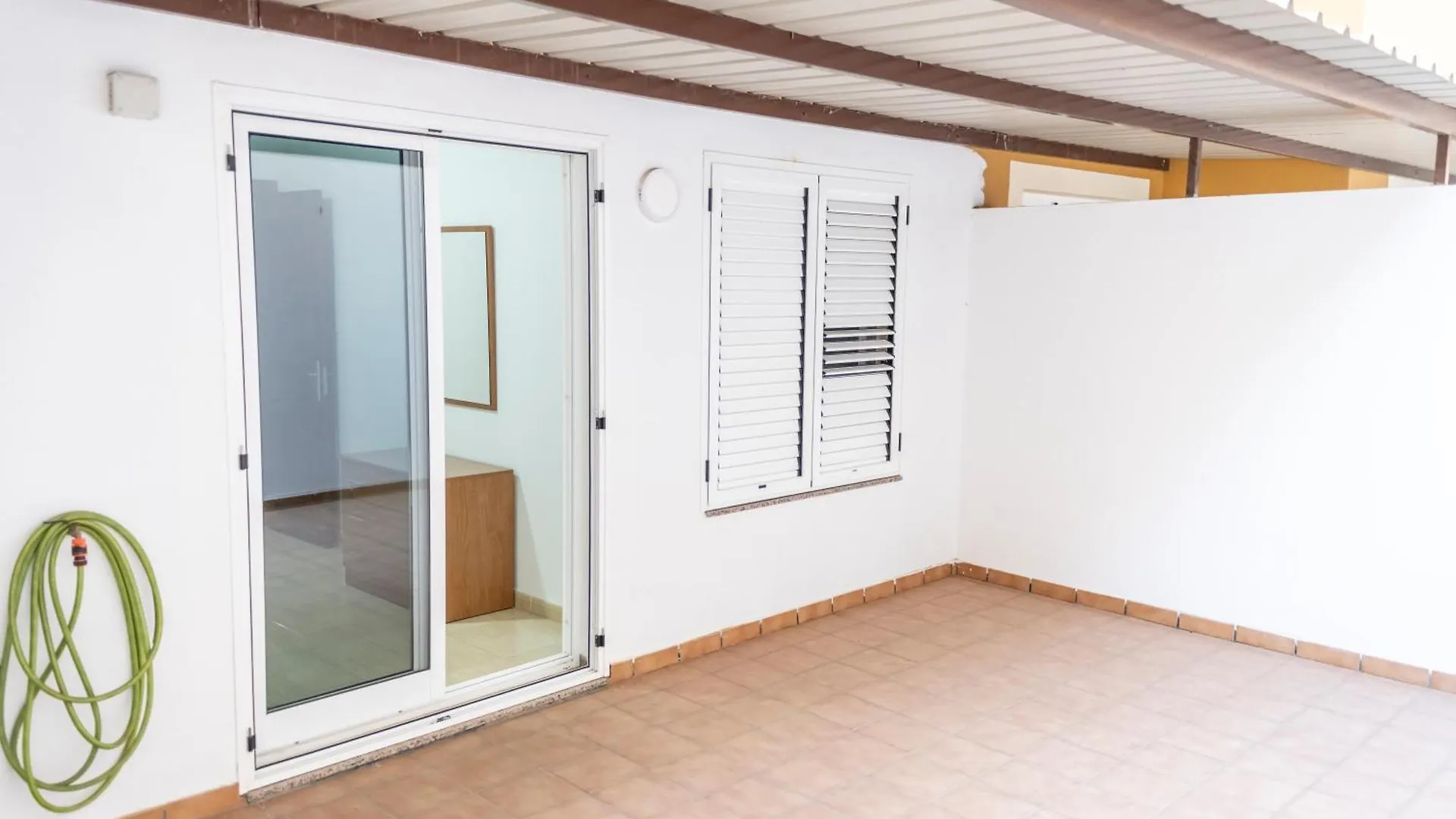 Yesenia Vv Airport Apartment El Matorral