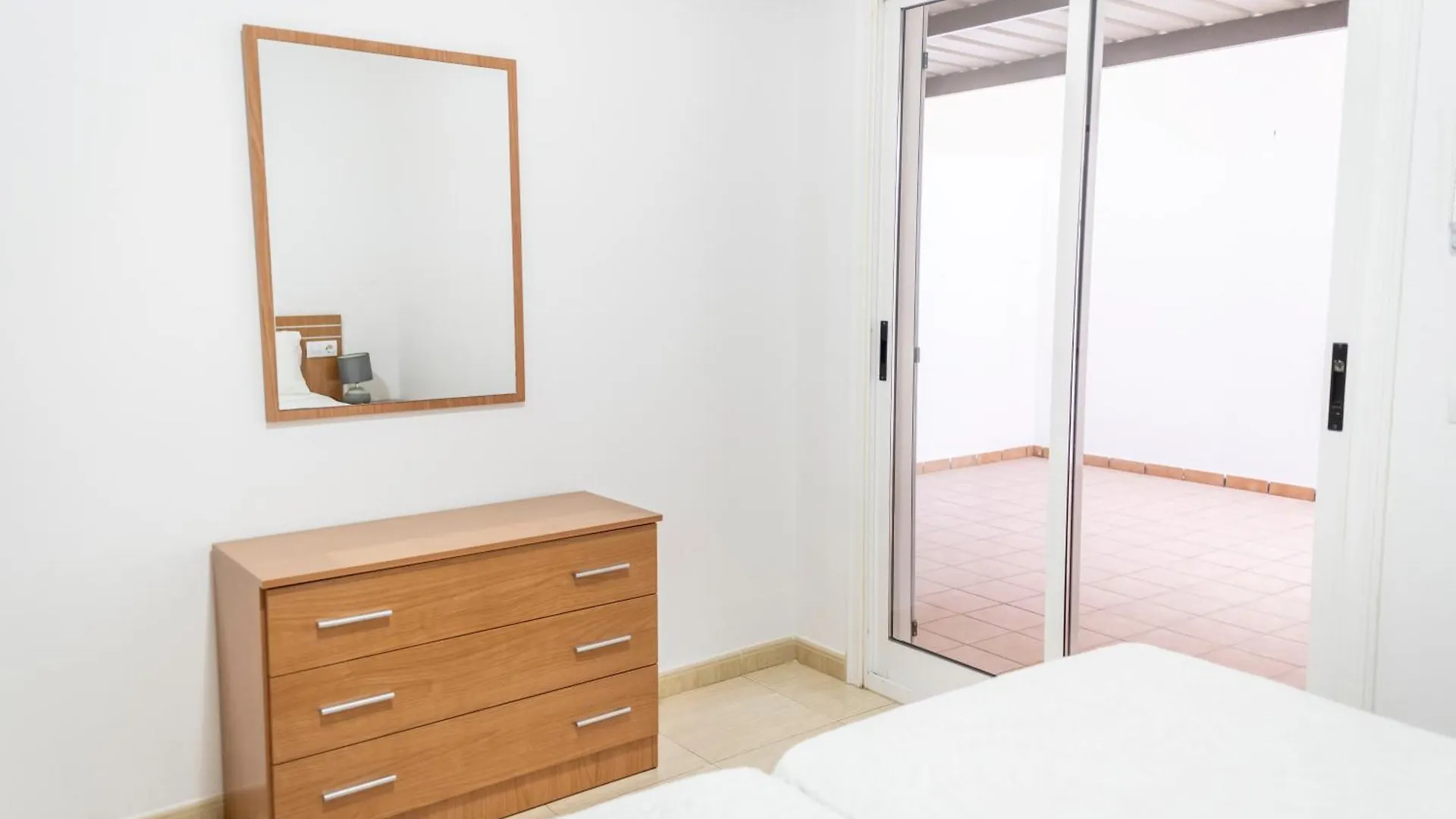Yesenia Vv Airport Apartment El Matorral Spain